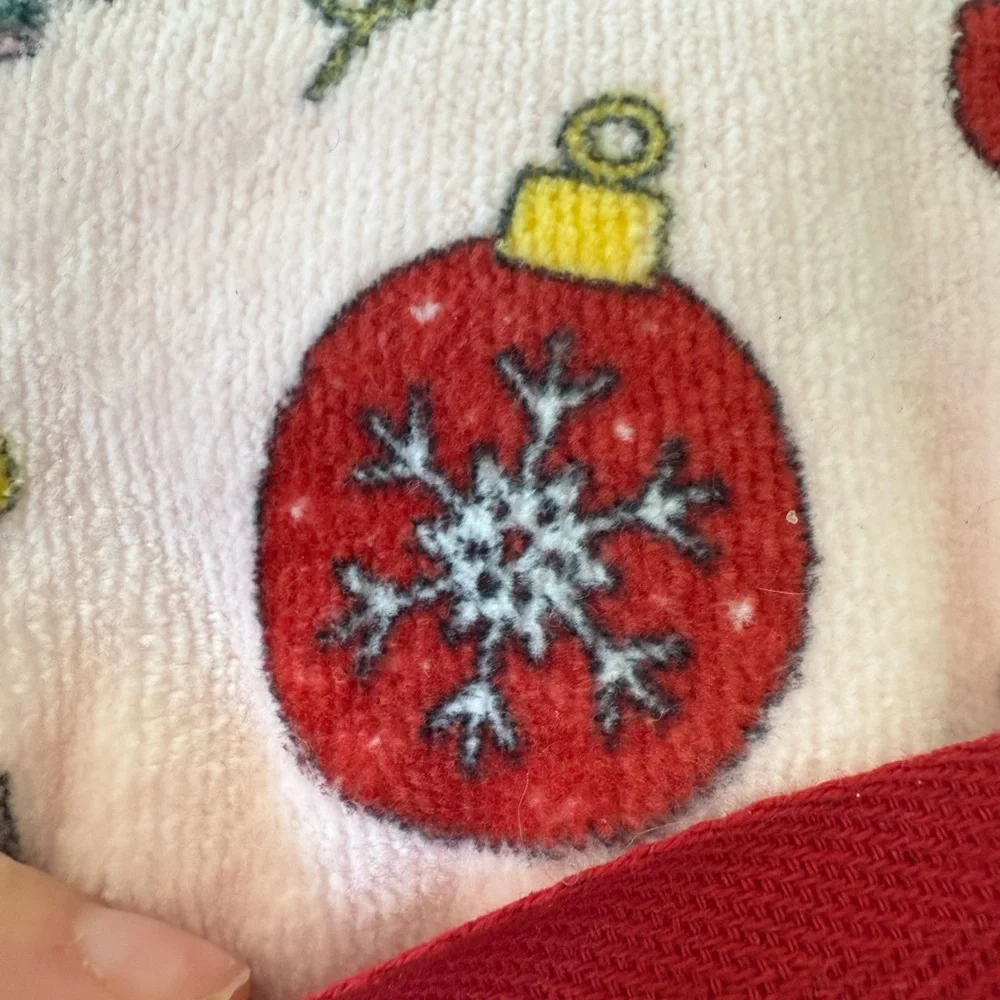 ENVOGUE Holiday / Christmas Set of Two Cotton Hand Towels - Festive Pink and Red